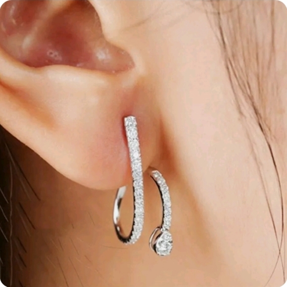 White Sapphire Silver 925 Stud Back Earrings - Picture 1 of 2